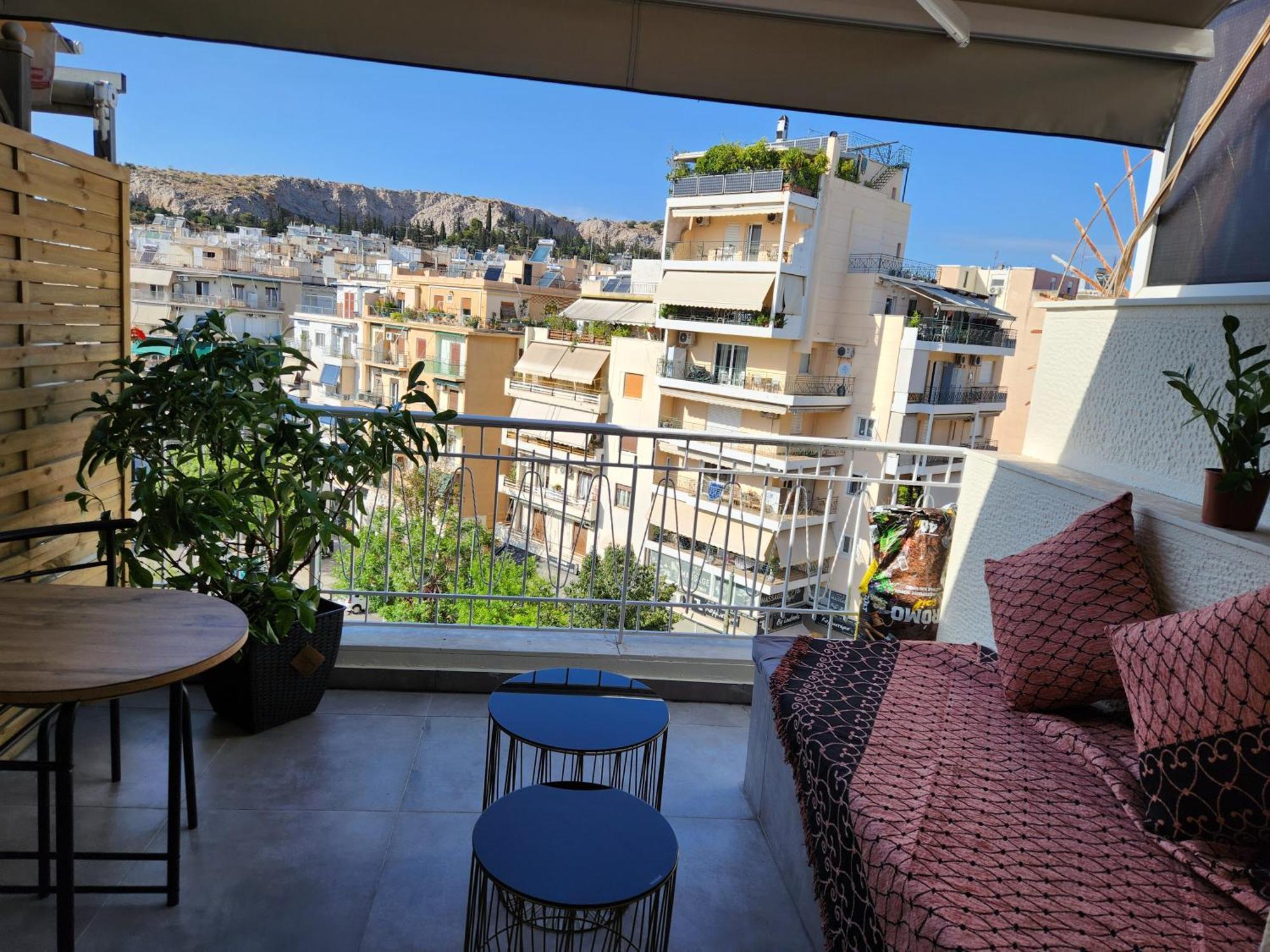 Apartamento Bachelor Penthouse With Roof Garden Access, 15 M Walk To Acropolis Atenas