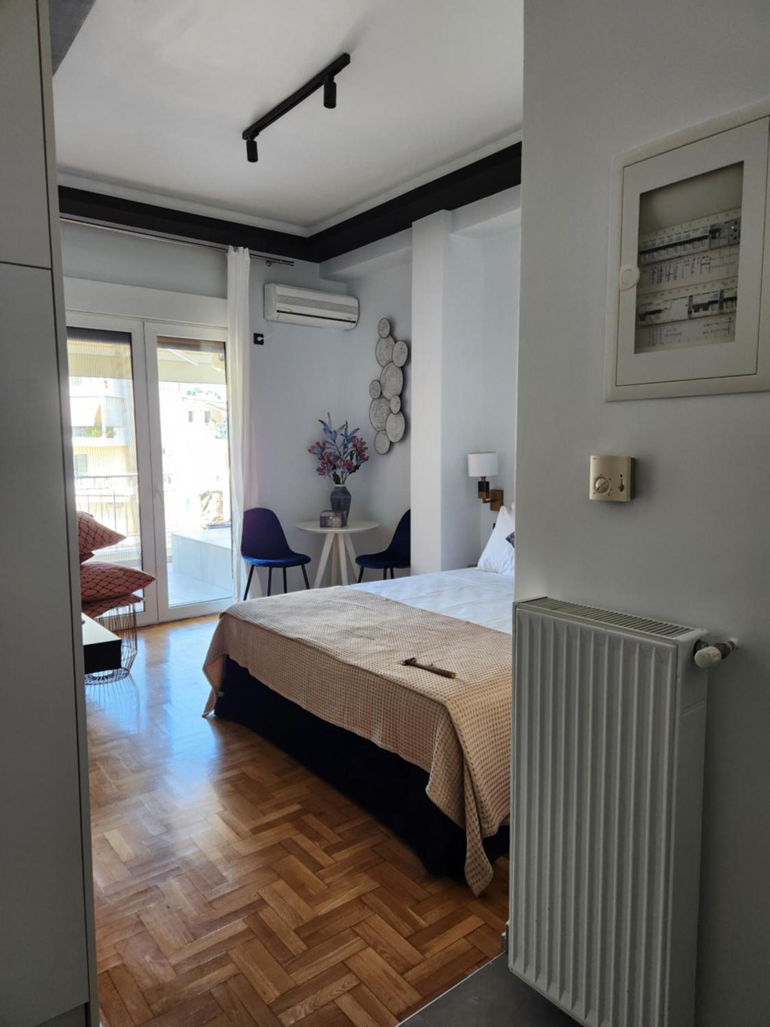 Bachelor Penthouse With Roof Garden Access, 15 M Walk To Acropolis Appartement
