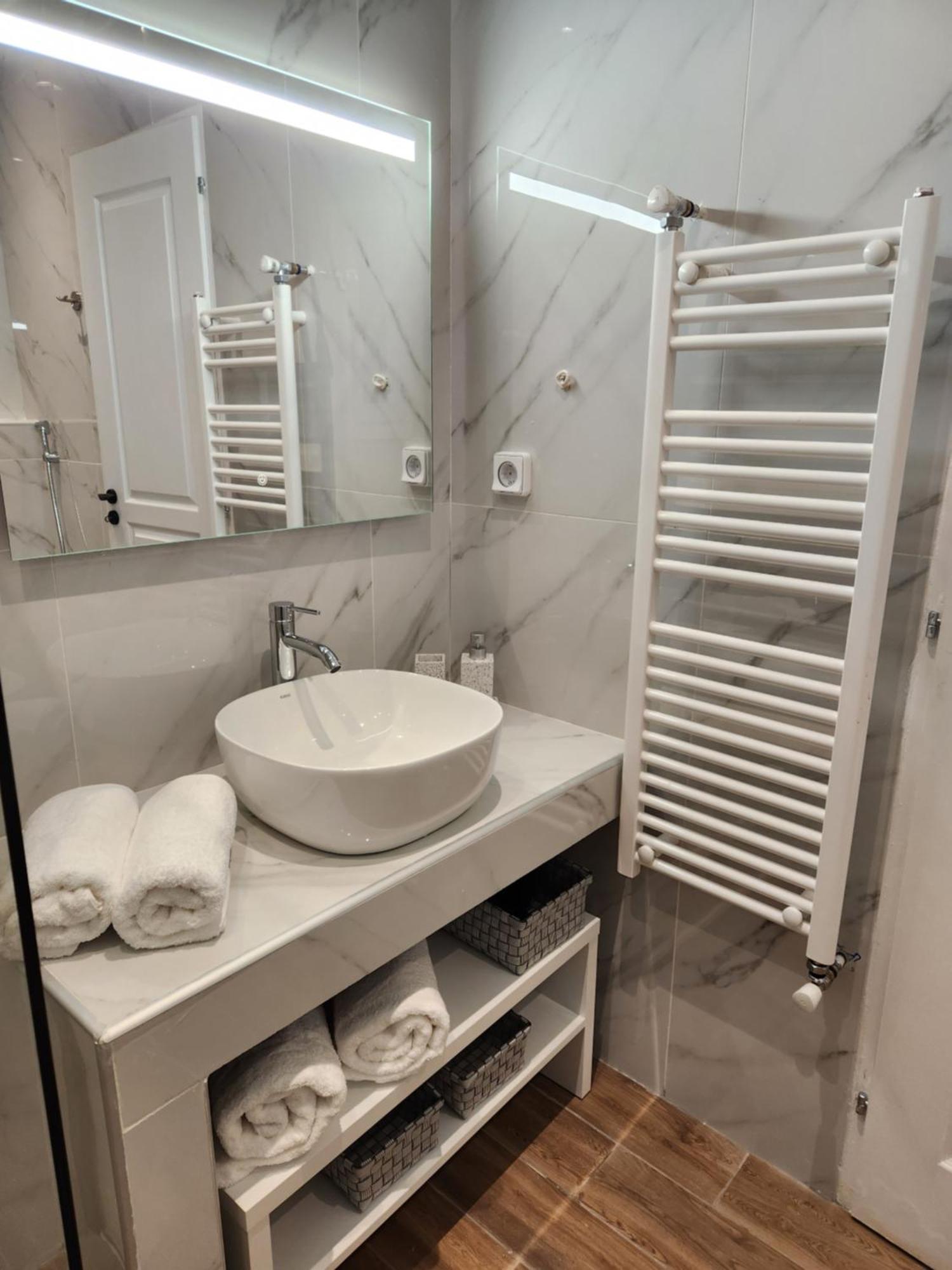 Bachelor Penthouse With Roof Garden Access, 15 M Walk To Acropolis Athènes