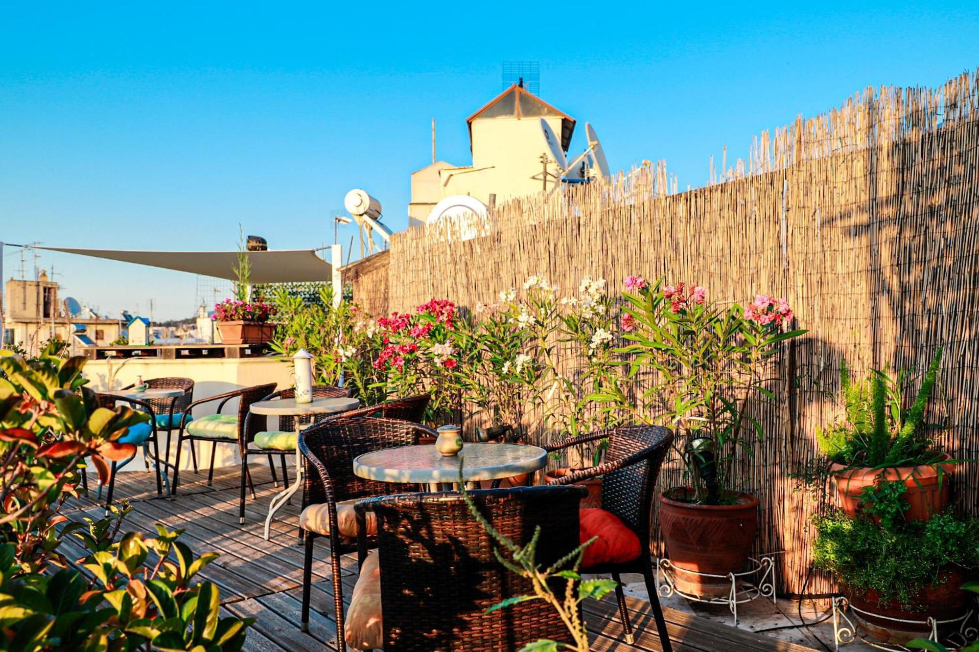 Bachelor Penthouse With Roof Garden Access, 15 M Walk To Acropolis Athènes